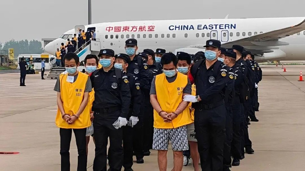 遣返回国机票谁买单?中国警方：自费或办案单位负责